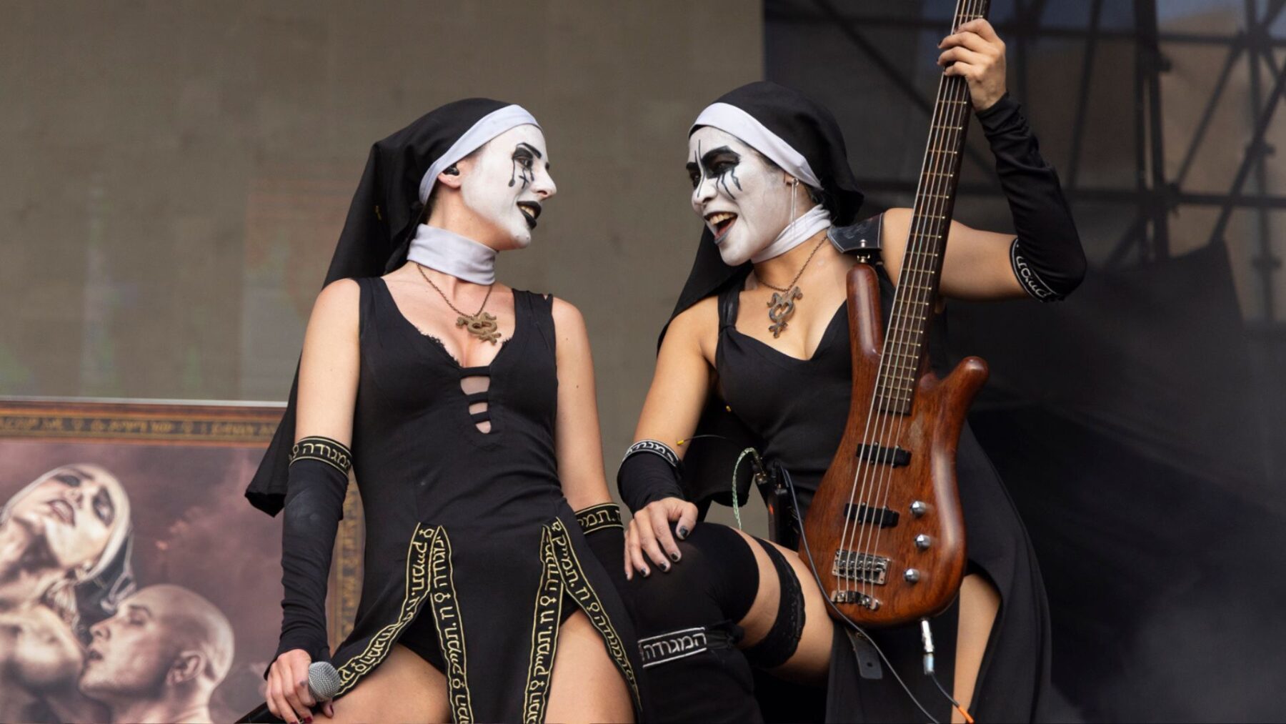 Vocalista Lilith e baixista Nixe, da banda Dogma, em show no festival Bangers Open Air 2025