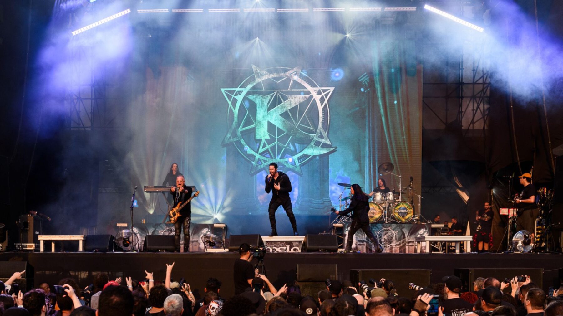Banda Kamelot em show no festival Bangers Open Air