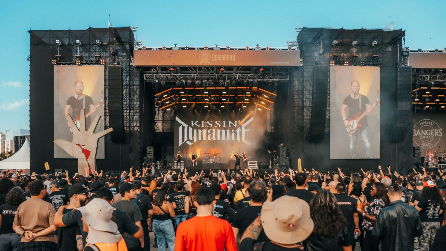 Show da banda alemã Kissin' Dynamite no festival Bangers Open Air 2025, no Memorial da América Latina