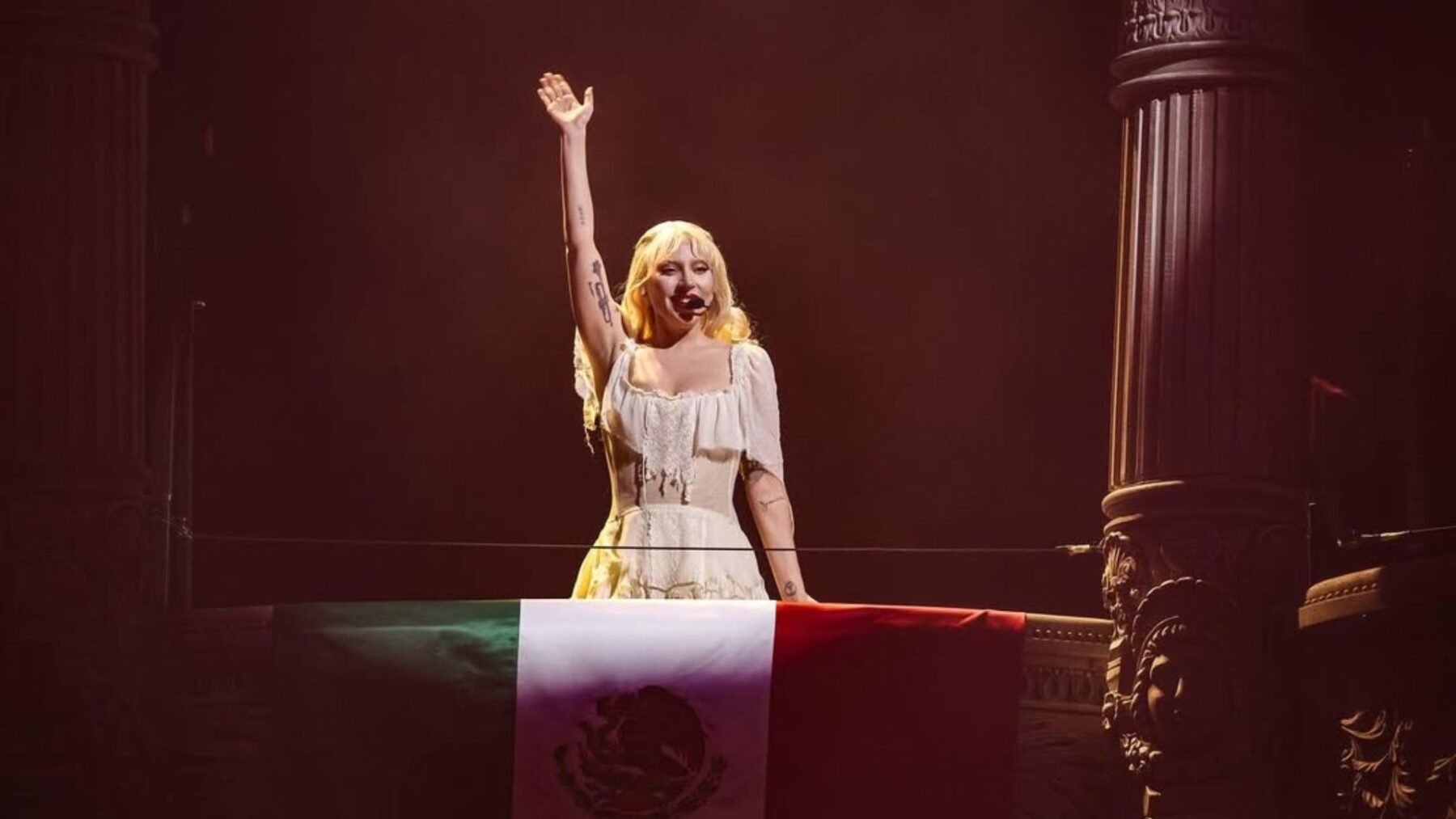 Lady Gaga em show da turnê do álbum "Mayhem" no estádio GNP Seguros, na Cidade do México | Kevin Mazur - 27.abr.2025/Divulgação