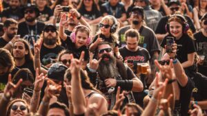 Público assiste a show do Sonata Arctica na terceira edição do festival Bangers Open Air, no Memorial da América Latina, em São Paulo | Raphael Garcia - 3.mai.2025/Divulgação