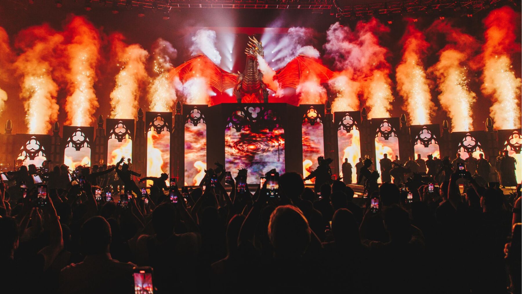 Cenário com dançarinos do espetáculo "The Tower Experience", do festival The Town, em demonstração para convidados na Arca, em São Paulo | Dani Ferreira - 8.mai.2025/Divulgação