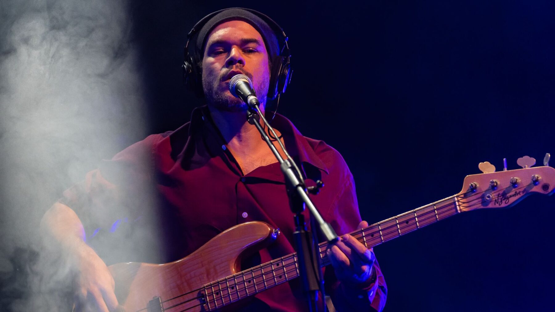 Músico Daniel Scandurra acompanha o Ira! em show de celebração de 20 anos do álbum "Acústivo MTV" na Vibra São Paulo, na zona sul da capital paulista | Giuliana Peramezza - 9.mai.2025/Divulgação