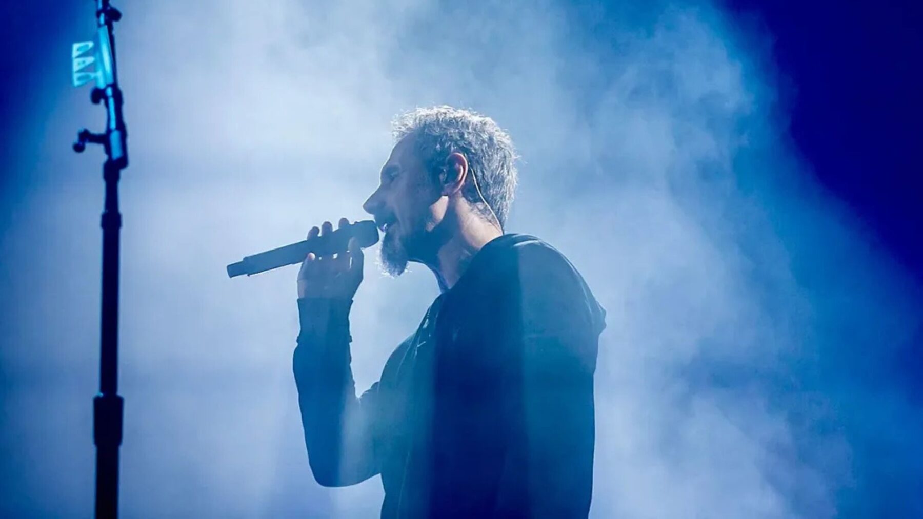 Vocalista Serj Tankian em show da turnê "Wake Up!" do System of a Down no Allianz Parque, em São Paulo | 10.mai.2025/Divulgação