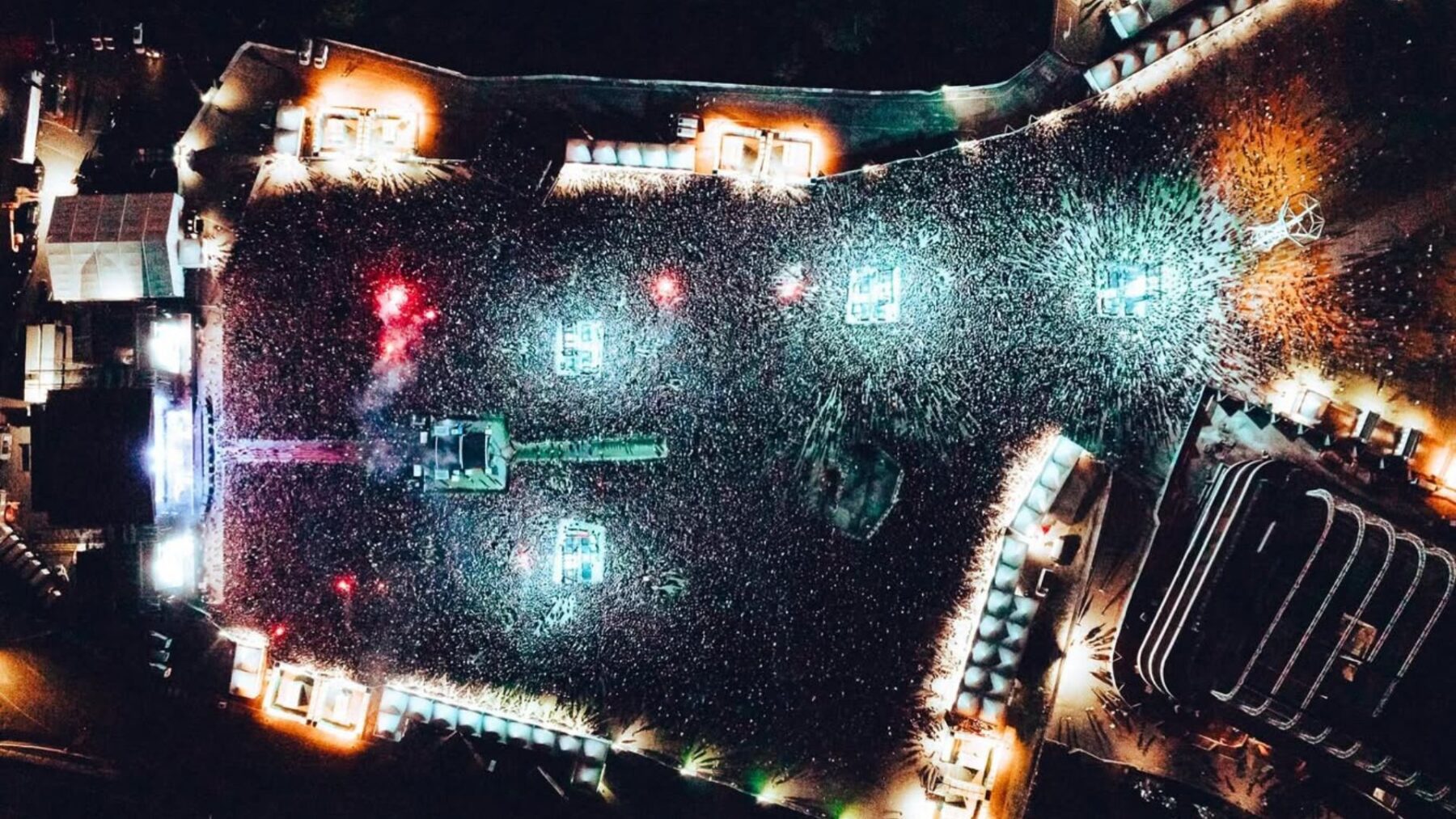 Vista área do show da turnê "Wake Up!" do System of a Down no autódromo de Interlagos, em São Paulo | 14.mai.2025/Divulgação