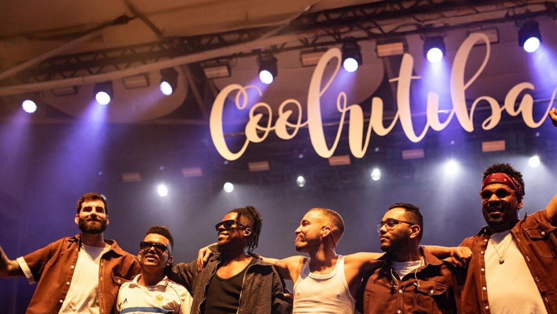 Os Garotin em show no festival Coolritiba, na Pedreira Paulo Leminski, em Curitiba | 17.maio.2025/Divulgação