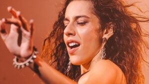 Marina Sena em show de estreia do álbum "Coisas Naturais" no Espaço Unimed, em São Paulo | Marcos Oliveira - 26.abr.2025/Divulgação