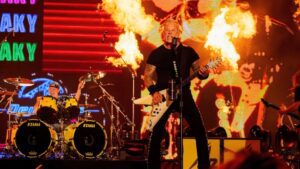 Vocalista James Hetfield em show do Metallica no festival Sonic Temple, no Historic Crew Stadium, em Columbus, nos Estados Unidos | Brett Murray - 11.mai.2025/Divulgação