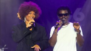 Luedji Luna (esq.) participa de show de Seu Jorge na terceira edição do C6 Fest, no parque Ibirapuera, em São Paulo | 25.mai.2025/Divulgação
