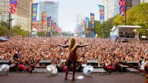 Liniker em show no palco do Vale do Anhangabaú na 20ª edição da Virada Cultural, em São Paulo | 25.mai.2025/Divulgação