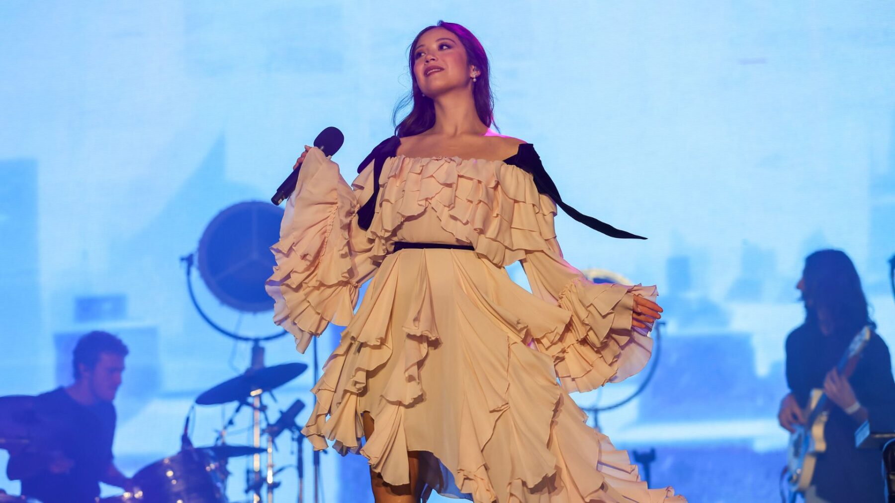Cantora islandesa Laufey em show na nona edição do Popload Festival, no parque Ibirapuera, em São Paulo | Marcelo Justo - 31.mai.2025/Portal Lineup