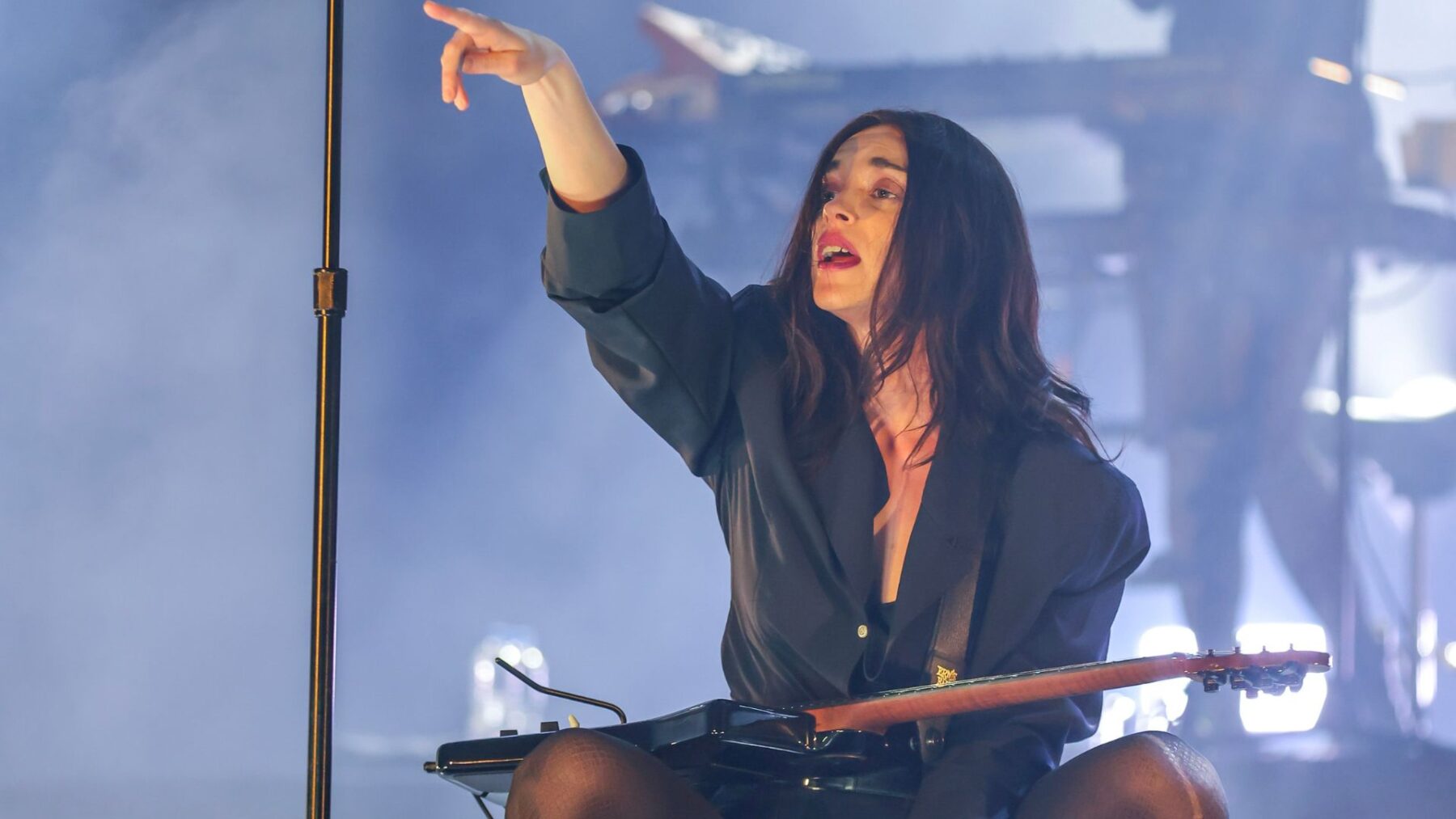 Cantora americana St. Vincent em show na nona edição do Popload Festival, no parque Ibirapuera, em São Paulo | Marcelo Justo - 31.mai.2025/Portal Lineup