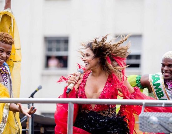 Daniela Mercury no Carnaval de rua de São Paulo com seu bloco 'Pipoca da Rainha' (Célia Santos-18.fev.2018/Divulgação)