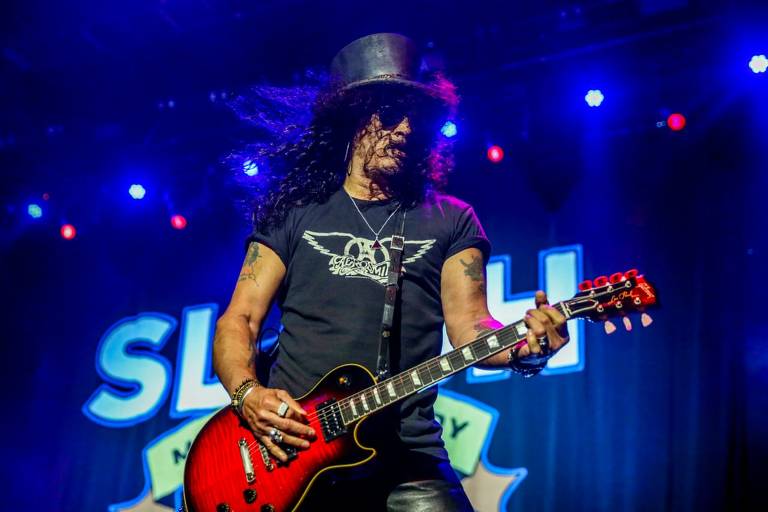 Slash com a banda Myles Kennedy & The Conspirators em show no antigo Espaço das Américas, atual Espaço Unimed, em SP (Ricardo Matsukawa - 25.mai.2019/Divulgação)