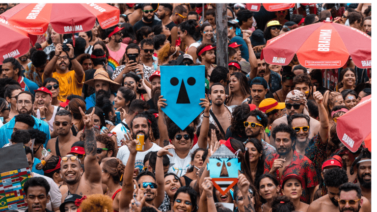 Foliões curtem bloco de rua Navio Pirata, do BaianaSystem, no pós-Carnaval de São Paulo, no parque Ibirapuera (zona sul) - Beto Lemos - 25.jan.2024/Divulgação)