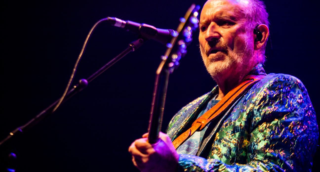 Colin Hay, vocalista do Men at Work, em show no Qualistage, no Rio | Felipe Diniz - 17.fev.2024/Divulgação