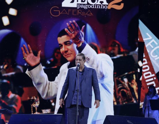 Zeca Pagodinho faz o prrimeiro show da turnê 'Zeca Pagodinho 40 Anos' no estádio do Engenhão, no Rio (Vera Donato - 4.fev.2024/Divulgação)