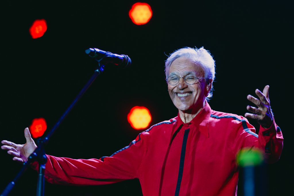 Caetano Veloso em show de 'Transa' no Festival de Verão, no Parque de Exposições, em Salvador (Duane Carvalho - 28.jan.2024/Divulgação)