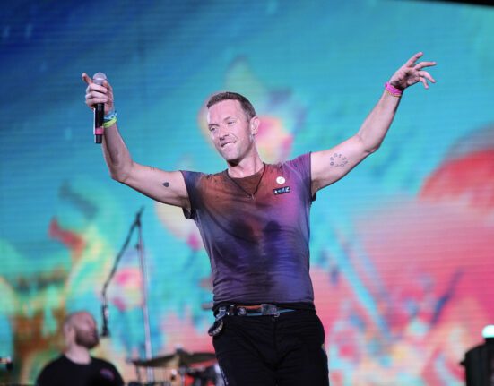 Chris Martin, vocalista do Coldplay, em show no estádio Couto Pereira, em Curitiba | Caroline Hecke - 21.mar.2023/Divulgação