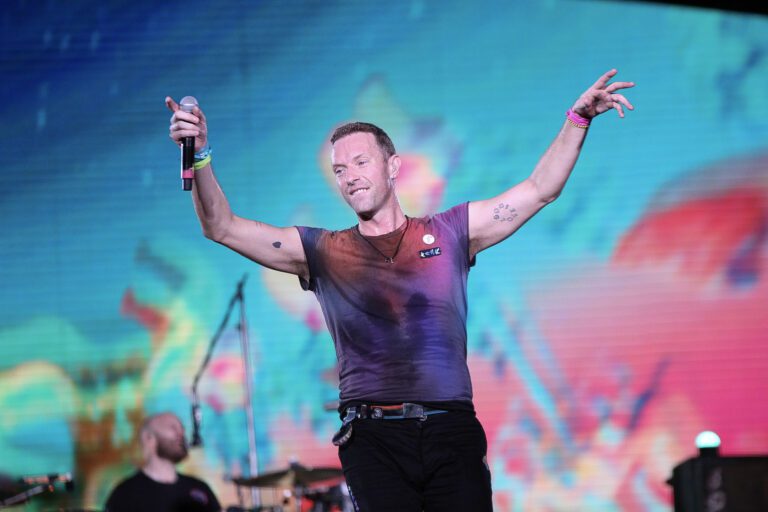 Chris Martin, vocalista do Coldplay, em show no estádio Couto Pereira, em Curitiba | Caroline Hecke - 21.mar.2023/Divulgação