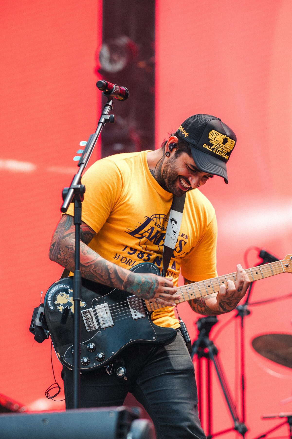 Vocalista Lucas Silveira em show do Fresno durante a I Wanna Be Tour, no Allianz Parque, em São Paulo | 2.mar.2024/Flashbang/Divulgação