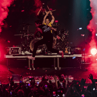 Vocalista Pierre Bouvier em show do Simple Plan na Vibra São Paulo (zona sul da capiltal paulista) | Giu Pera - 1°.mar.2024/Divulgação