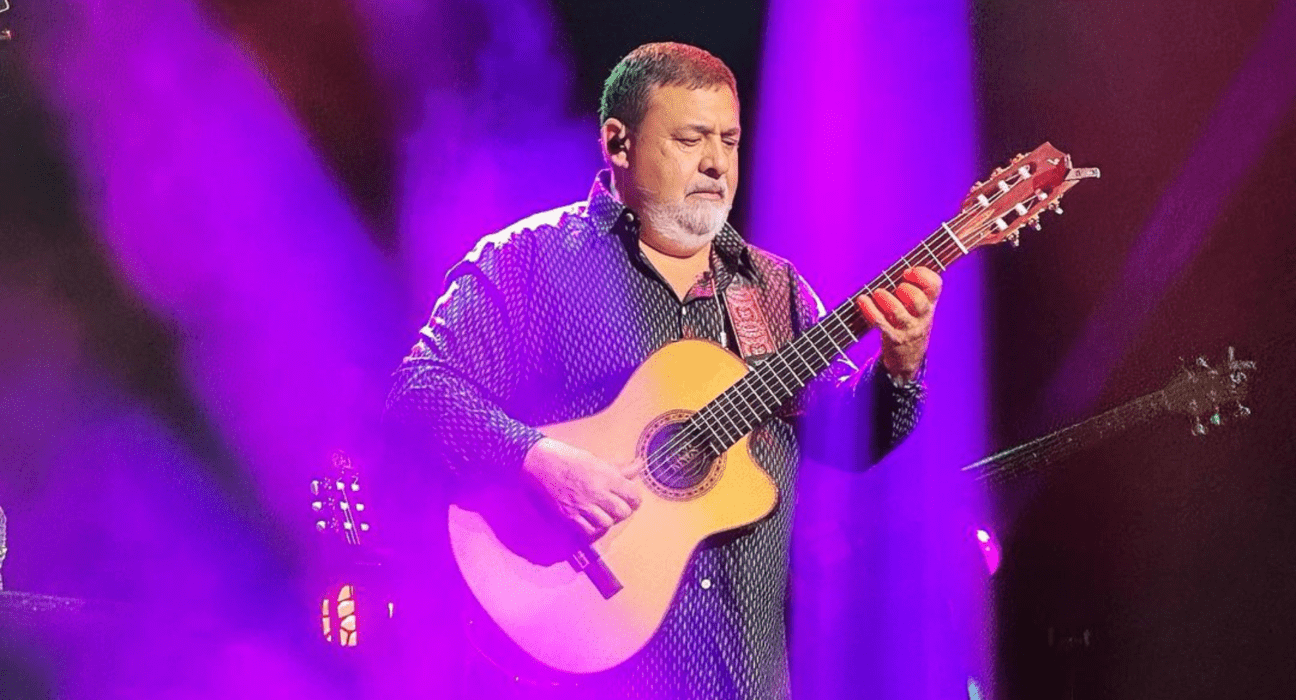 Tonino Baliardo, um dos fundadores do Gipsy Kings, em show em Houston, no Texas (EUA) | 30.out.2023/Divulgação