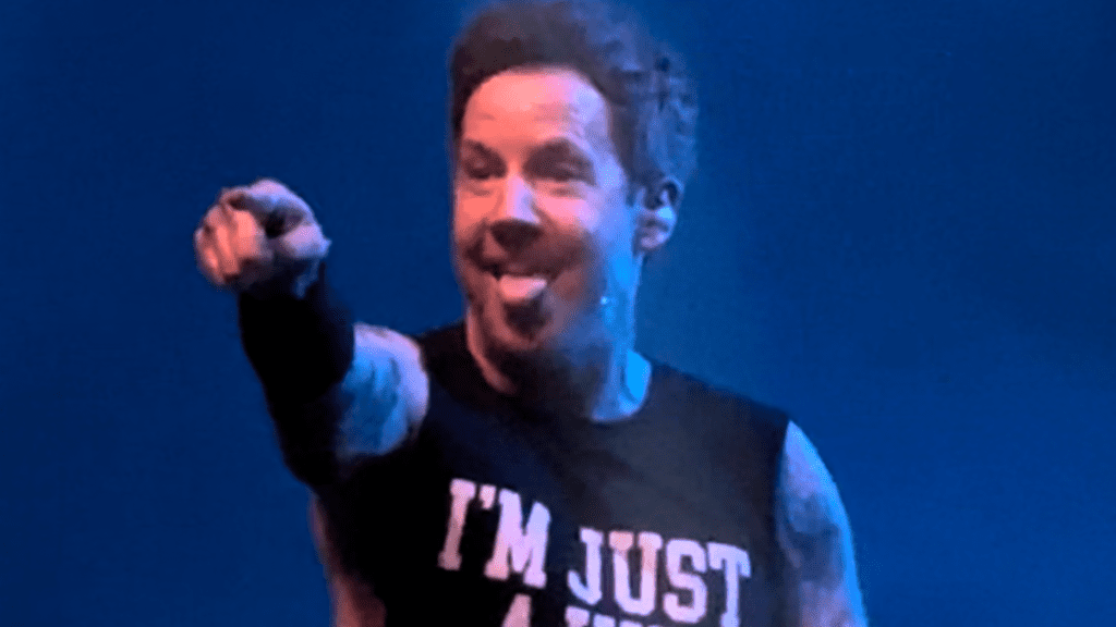 Vocalista do Simple Plan, Pierre Bouvier, em show na Vibra São Paulo (zona sul) | Amon Borges - 1º.mar.2024/Portal Lineup