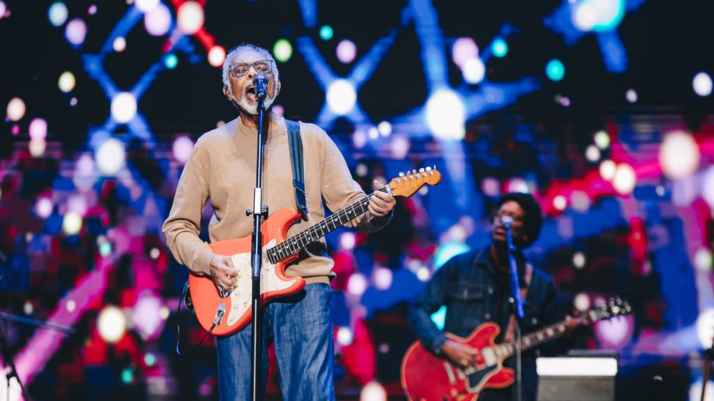 Gilberto Gil se apresenta no palco Samsung Galaxy, no Lollapalooza, no autódromo de Interlagos, em São Paulo | Camila Cara - 24.mar.2024/Divulgação