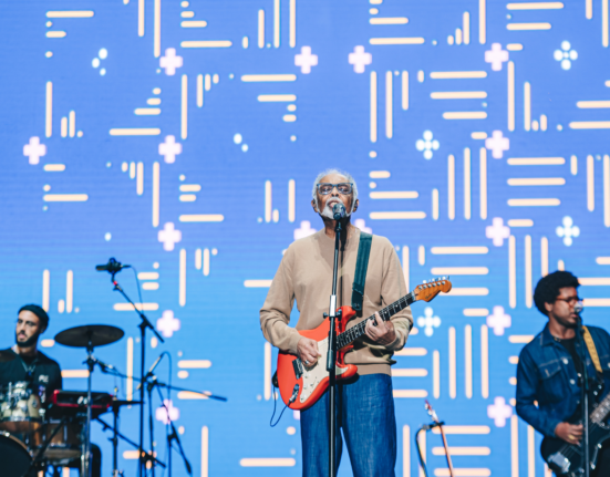 Gilberto Gil se apresenta no palco Samsung Galaxy, no Lollapalooza, no autódromo de Interlagos, em São Paulo | Camila Cara - 24.mar.2024/Divulgação