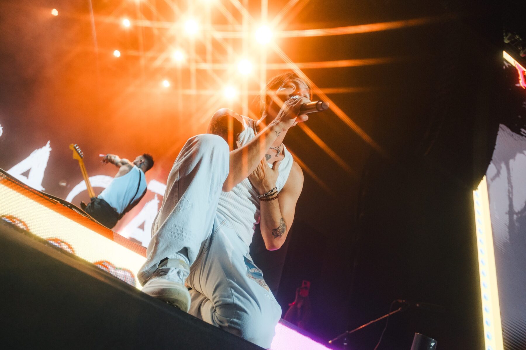 Vocalista Di Ferrero em show do NX Zero durante a I Wanna Be Tour, no Allianz Parque, em São Paulo | 2.mar.2024/Flashbang/Divulgação