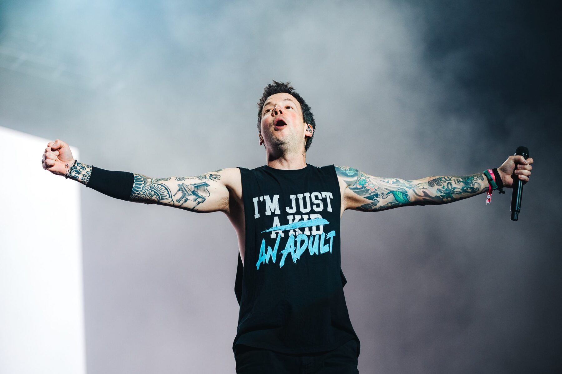 Vocalista Pierre Bouvier em show do Simple Plan durante a I Wanna Be Tour, no Allianz Parque, em São Paulo | 2.mar.2024/Flashbang/Divulgação