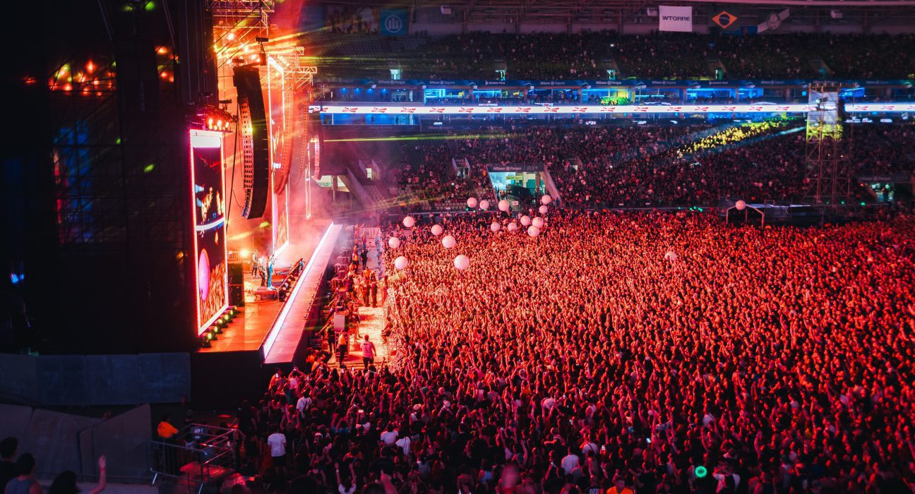 Público assiste ao show do Simple Plan durante a I Wanna Be Tour, no Allianz Parque, em São Paulo | 2.mar.2024/Flashbang/Divulgação