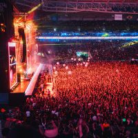 Público assiste ao show do Simple Plan durante a I Wanna Be Tour, no Allianz Parque, em São Paulo | 2.mar.2024/Flashbang/Divulgação