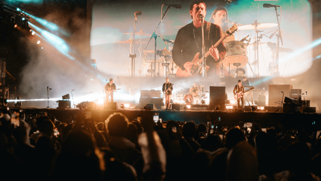 Kings of Leon abriu seu show no Lollapalooza com seu novo single, “Mustang”, no autódromo de Interlagos, em São Paulo | Carolina Demper - 23.mar.2024/Divulgação