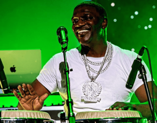 Akon em show no Fillmore Detroit, na cidade de Detroit, nos EUA | 16.nov.2023/Divulgação