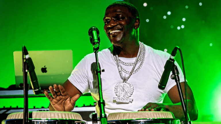 Akon em show no Fillmore Detroit, na cidade de Detroit, nos EUA | 16.nov.2023/Divulgação