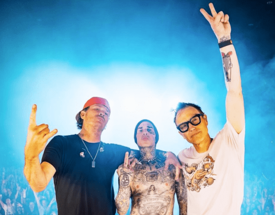 Tom DeLonge, Travis Baker e Mark Hoppus, do Blink-182, em show em Auckland, Nova Zelândia (2.mar.2024/Divulgação)