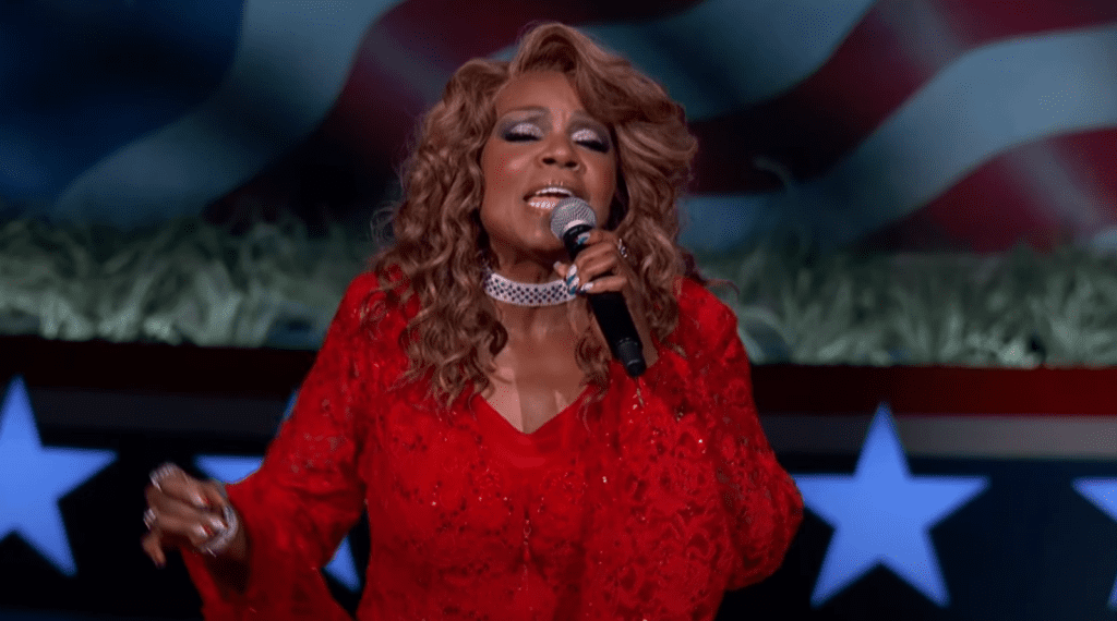 Gloria Gaynor em show no Capitólio, em Washington DC (EUA), na celebração de 4 de Julho, Dia da Independência do país | Reprodução