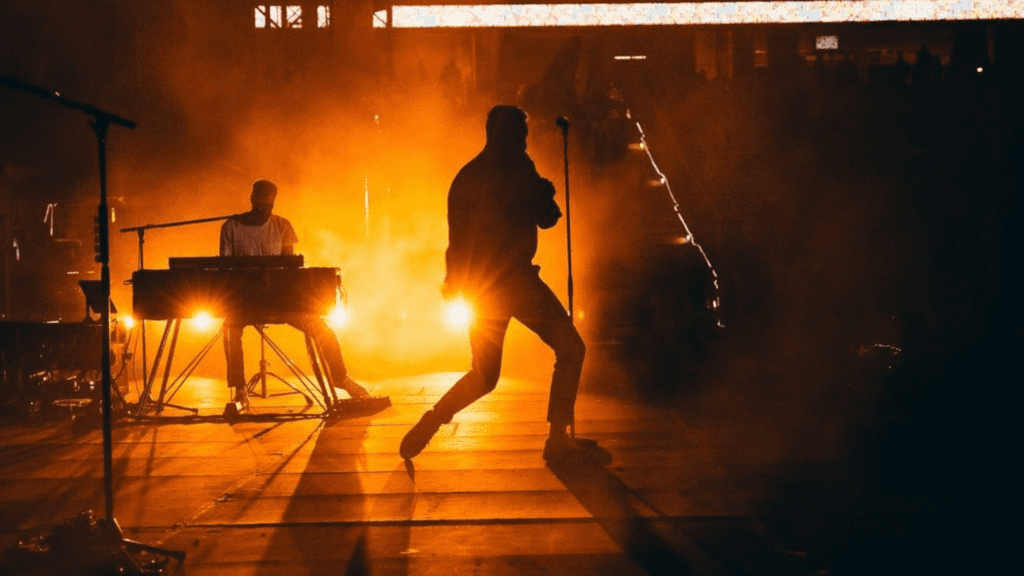 Vocalista Tom Chaplin em show do Keane no festival Calabash South Africa, na cidade de Joannesburgo | Jon Stone - 3.fev.2024/Divulgação