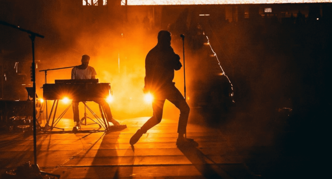 Vocalista Tom Chaplin em show do Keane no festival Calabash South Africa, na cidade de Joannesburgo | Jon Stone - 3.fev.2024/Divulgação