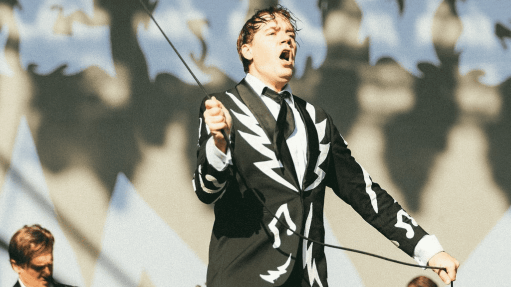 Pelle Almqvist, vocalista da banda sueca The Hives, em show no Primavera Sound, no autódromo de Interlagos (zona sul de São Paulo) I 2.dez.2023/Divulgação