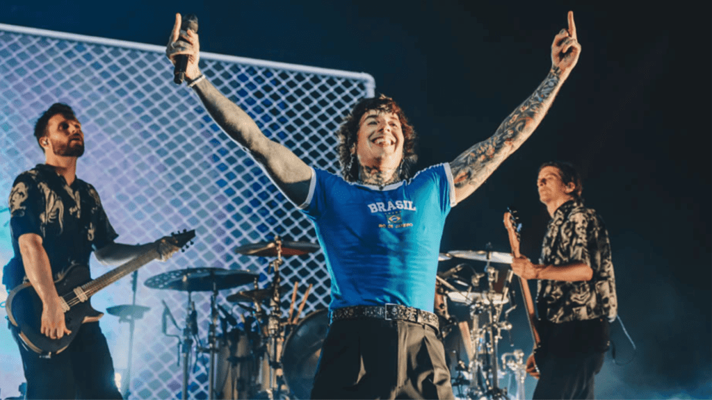 Oliver Sykes, vocalista do grupo inglês Bring me the Horizon, em show na Vibra São Paulo, casa na capital paulista | Camila Cara - 16.dez.2022/Divulgação