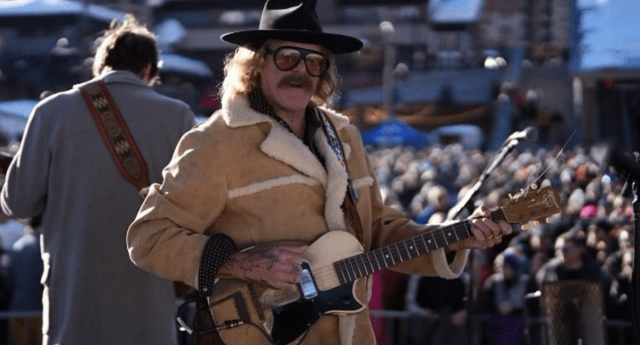 Americano Donavon Frankenreiter em show na Gondola Square, na cidade americana de Steamboat Springs, no Colorado | 9.mar.2024/Austin Downs Photography/Divulgação