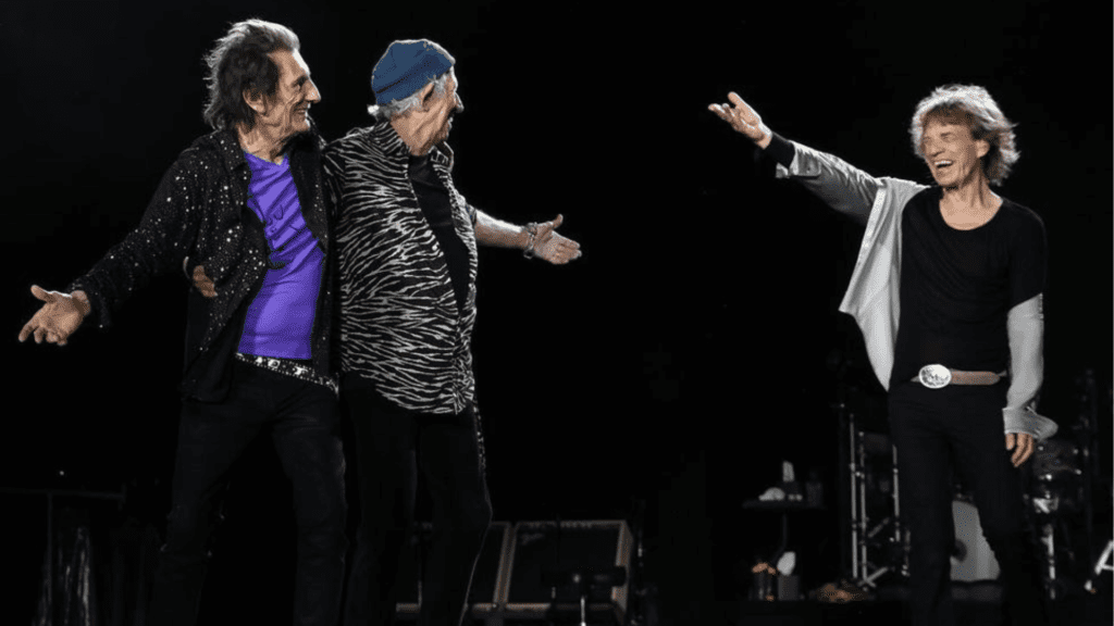 Ron Wood (esq.), Keith Richards (centro) e Mick Jagger, do Rolling Stones, em show da turnê '24 Hackney Diamonds' no NRG Stadium, na cidade americana de Houston, no Texas | Kevin Mazur - 28.abr.2024/Divulgação