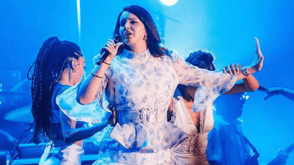 Lana Del Rey em show na segunda edição do Mita Festival, no Jockey Club, na zona sul do Rio de Janeiro | 27.mai.2023/Divulgação