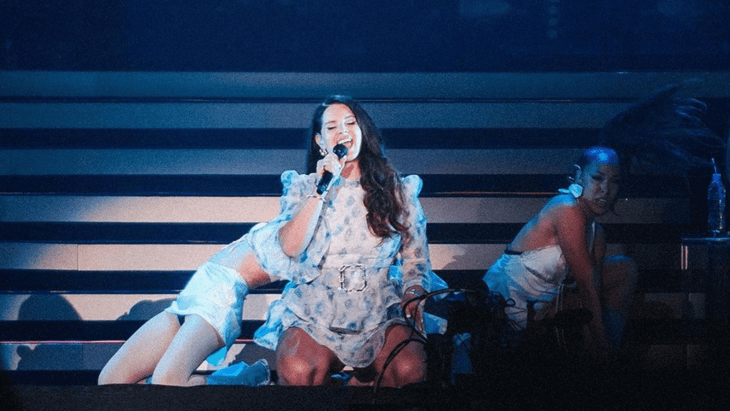 Lana Del Rey em show na segunda edição do Mita Festival, no Jockey Club, na zona sul do Rio de Janeiro | 27.mai.2023/Divulgação