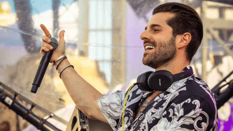 Alok em show no Tomorrowland, na cidade de Boom, na Bélgica - 16.jul.2022/Alive Coverage/Divulgação