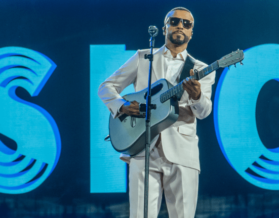 Alexandre Pires e Só Pra Contrariar em show da turnê em show primeiro da turnê 'SPC Acústico 2 – O Último Encontro', no Allianz Parque, na zona oeste de São Paulo | Will Aleixo - 5.abr.2024/Divulgação