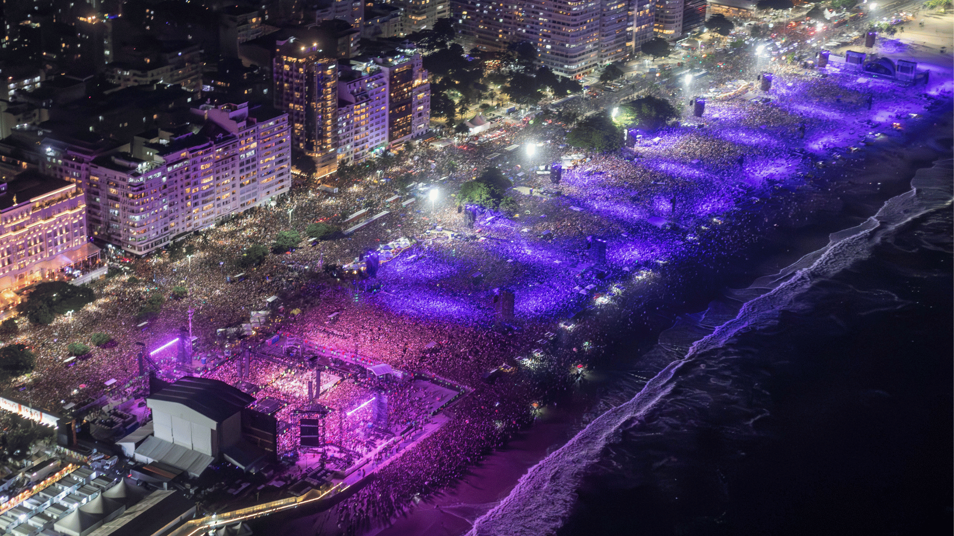 Foto aérea do público durante o show de Madonna para encerrar a 'Celebration Tour' na praia de Copacabana, no Rio | Fernando Maia - 4.mai.2024/Riotur/Divulgação